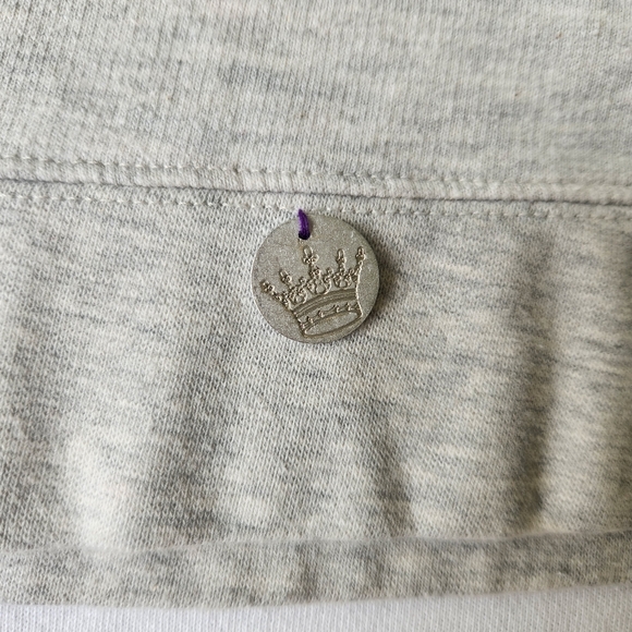 Crowned Free Gray Sweatshirt Raising Future World Changers Graphic Cute Medium - Picture 9 of 17